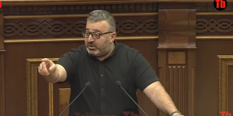 Մենք մանկապարտեզո՞ւմ ենք․ ՔՊ-ականների ծիծաղը` Գառնիկ Դանիելյանի ելութի ժամանակ. տեսանյութ