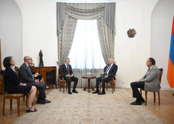 Մհեր Գրիգորյանը Եվրոպական ներդրումային բանկի պատվիրակության հետ քննարկել է ՀՀ կառավարություն-ԵՆԲ ծրագրերը