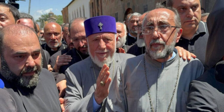 «Բագրատ սրբազանը ոչ մի ահաբեկչական խմբավորում չի ստեղծել, հետևաբար ես չէի կարող գոյություն չունեցող որևէ բանի սատարել կամ մասնակցել, Վեհափառն էլ չէր կարող հովանավորել». Միքայել սրբազան