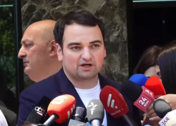 Հայաստանում այս պահին ավելի մեծ պատիվ է լինել ճաղերի այն կողմում. Կարապետյան. տեսանյութ