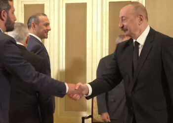 «Հայաստանյան կառավարչի ու Ալիևի պատվիրակությունների հադիպմանը հատկապես աչք ծակող էր ԱԽ քարտուղարի ժպտերես դեմքը, ով հայրենի Մարտունին բարեհաջող ադրբեջանցիներին հանձնելուց հետո ինքնագոհ վայելում է «վաստակած» պաշտոնը». Տիգրան Աբրահամյան