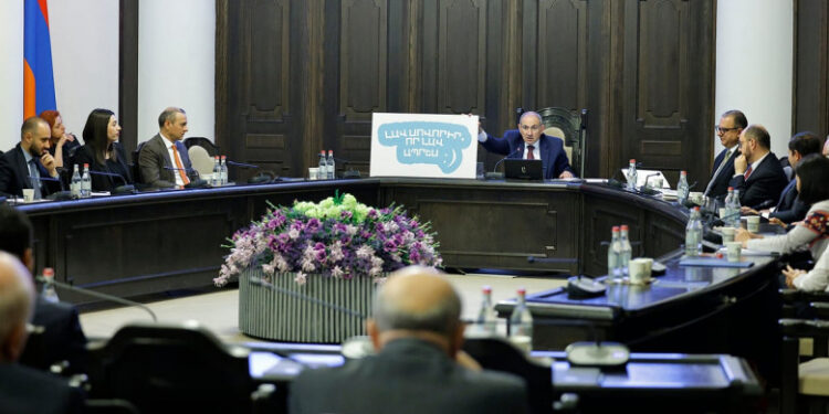 Ամեն ինչ անում է, որ ոչ մի պաշտոնյա «չպլստա». «Փաստ»