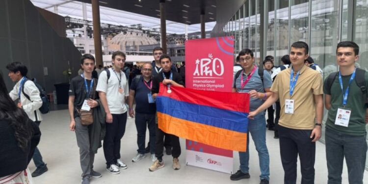 2 բրոնզե մեդալ՝ ֆիզիկայի 55-րդ միջազգային օլիմպիադայում