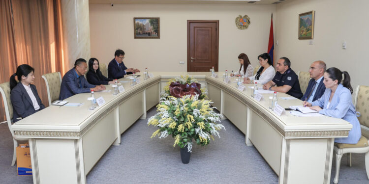 ՀՀ քննչական կոմիտեի նախագահն ընդունել է ՀՀ-ում ՉԺՀ դեսպանին