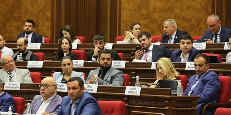 Խորհրդարանի աշխատակազմը և պատգամավորները պարգևատրվել են․ «Հրապարակ»