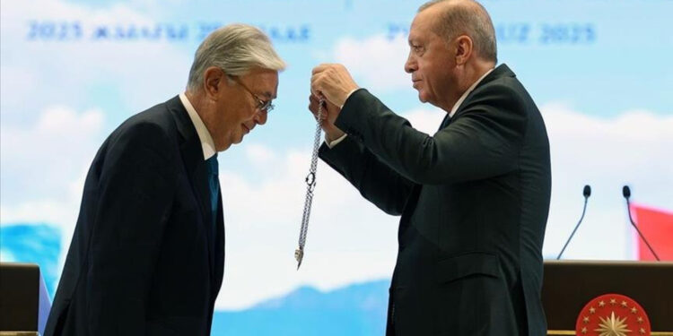 Էրդողանը Տոկաևին պարգևատրել է Թուրքիայի բարձրագույն շքանշանով