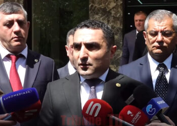 Թիկնապահներն ու գործից ուշանալը. Ռոմանոս Պետրոսյանը պատրաստ է աշխատել մինչև գիշերվա 11-ը. տեսանյութ