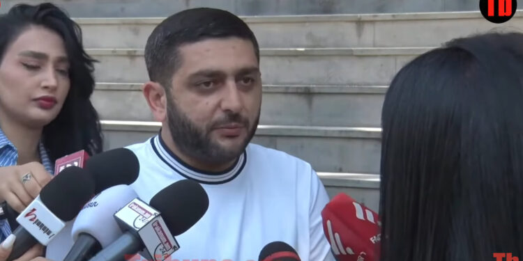 Դա ուղղակի սպիտակ թղթի վրա գրված ինչ-որ տեքստ է, որն իրականության հետ կապ չունի. տեսանյութ