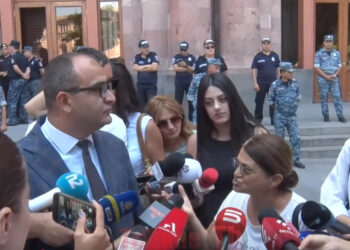 Վարչապետն ինչքան թուրք կա հանդիպում է, արցախցիների հետ 2 տարի ա չի կարողանում. տեսանյութ