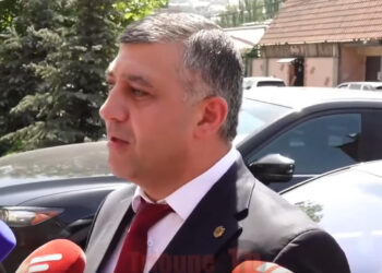 ՊՎԾ-ի աշխատողներին իր հետ բերե՞լ է. «Ես Ռոմանոս Պետրոսյանի ներկայացուցիչն եմ». տեսանյութ