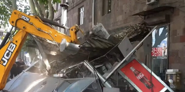 Ապամոնտաժվել են Տիգրան Մեծի պողոտա 31Ա հասցեում ապօրինի տեղակայված սննդի կետերը. Երևանի քաղաքապետարան