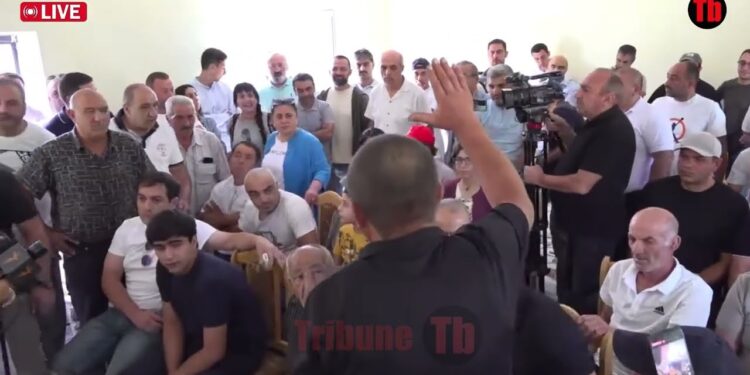 Հանգստացի՛ մի հատ…Դուք եկել եք ձեր գրպանները լցնելու. Թեժ վեճ՝ Քարաբերդում