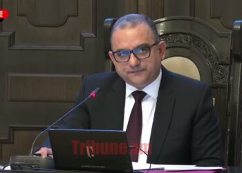 Արարատ Միրզոյանին հետաքրքրում է` ո՞ր դպրոցներին են փող տալիս
