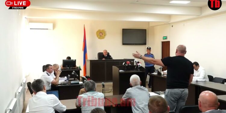 Հումորներ ու կսմթոցներ՝ Սերժ Սարգսյանի դատին. Կոչ բառը զգույշ օգտագործեք