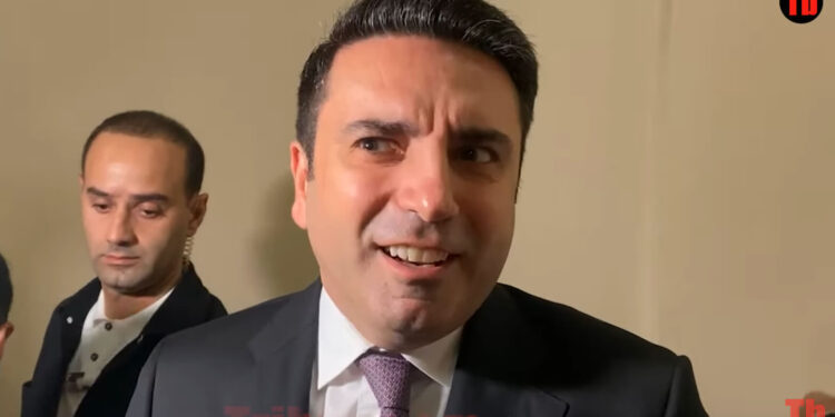 Արյան հոտը չե՞ք առնում, պարո´ն Սիմոնյան. լրագրողը` Ալեն Սիմոնյանին. տեսանյութ