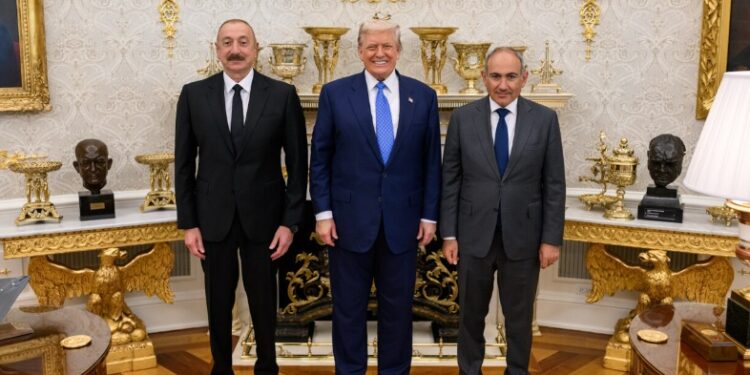 «Հավերժական բարեկամություն կլինի». Թրամփը Սպիտակ տանը Փաշինյանի և Ալիևի հետ արված լուսանկար է հրապարակել