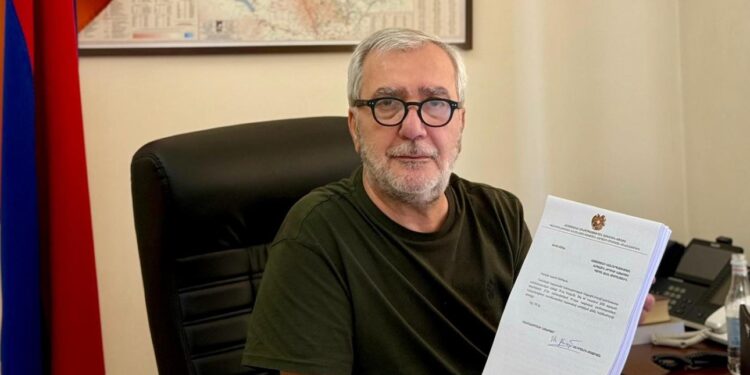 Անդրանիկ Քոչարյանն Ալեն Սիմոնյանին է ուղարկել 44-օրյա պատերազմի հանգամանքներն ուսումնասիրող քննիչ հանձնաժողովի զեկույցը