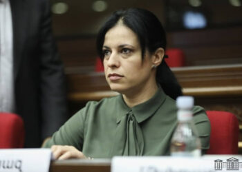 Արեգնազ Մանուկյանը վայր է դնում պատգամավորական մանդատը