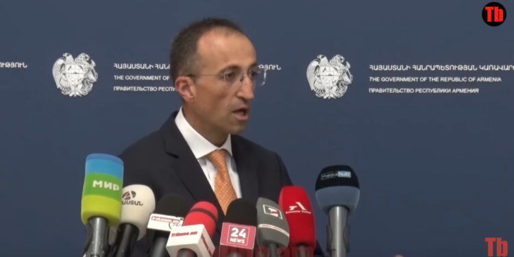 Էդ տոնով չխոսե՛ք. Արսեն Թորոսյանի վեճը լրագրողների հետ. տեսանյութ