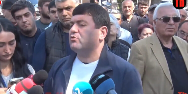 Պարապ մնա՞լն ա լուրջ, ֆեյքերին խոդ տա՞լը. Դավիթ Համբարձումյանը՝ Քոչարյանին. տեսանյութ