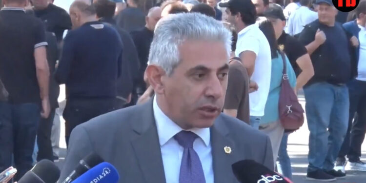 Դուր չեկավ, որ Սաղաթելյանի ելույթից հետո «Հայաստան» դաշինքի պատգամավորները դուրս եկան. տեսանյութ