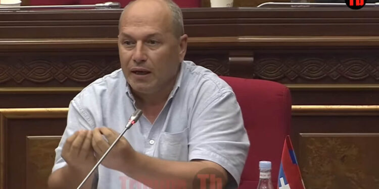 Ես դպրոցում լավ չեմ սովորել, 3-ներ էլ եմ ունեցել, դրա համար լավ չեմ հասկանում. Գեղամ Նազարյան. տեսանյութ