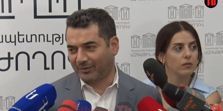 Ֆուտբոլի 5 հատ տոմս են ինձնից խնդրել, ֆեդերացիան տվել ա, վա՞տ ա, որ կարողացել եմ. Հրաչյա Հակոբյան. տեսանյութ