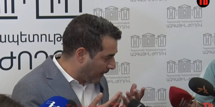 Հրաչյա Հակոբյանը հունից դուրս եկավ. թեժ վեճ՝ լրագրողների հետ. տեսանյութ