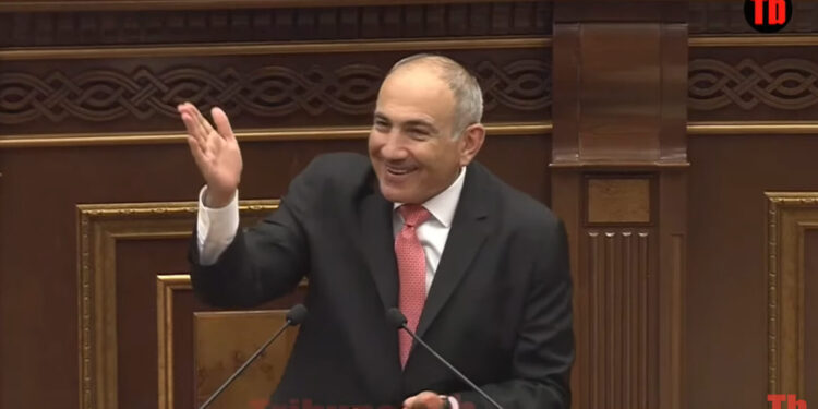 Էդ մուրճը իմ սեղանին դրված ա եղել, իմ ֆեյսբուքյան էջի վարողը տեսավ, նկարեց. Փաշինյան. տեսանյութ