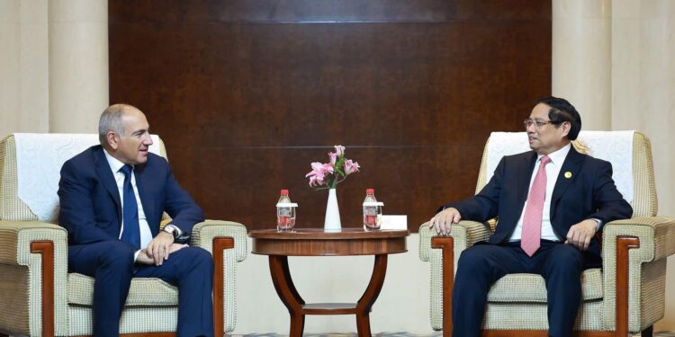 Հանդիպել են Նիկոլ Փաշինյանն ու Վիետնամի վարչապետ Ֆամ Մին Չինը