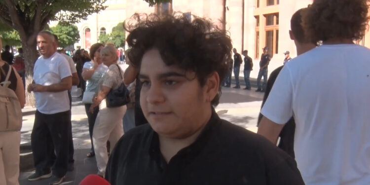 Հայաստանում արդեն մեղք է անմեղ լինելը․ սրբազան պայքարի աջակից. տեսանյութ