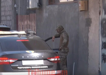 Դիմակավորված անձինք՝ Մհեր Ախտոյանի տան շուրջ. Մերձավանի սպանության վենդետայի վարկածը. տեսանյութ