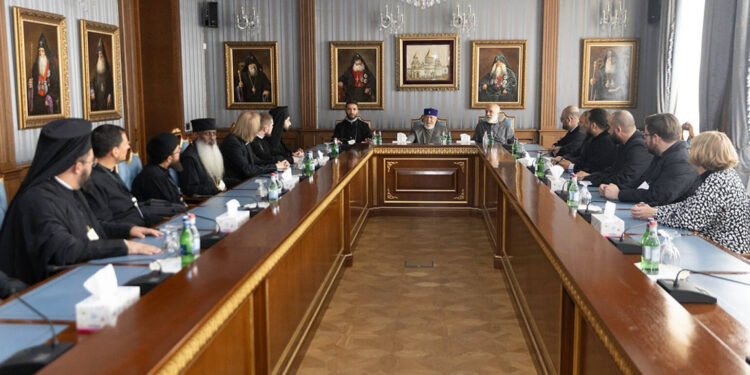 Վեհափառն ընդունել է Նիկիայի առաջին տիեզերաժողովի 1.700-ամյակին նվիրված համաժողովի մասնակիցներին