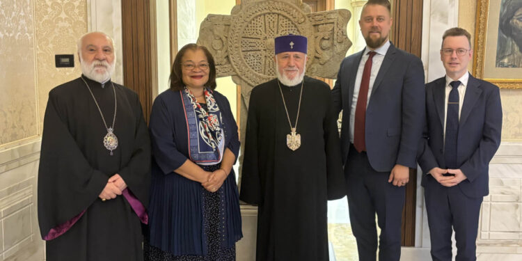 Վեհափառը «Save Armenia» հուդայա-քրիստոնեական դաշինքի անդամների հետ հանդիպման ժամանակ իր մտահոգություններն է արտահայտել Բաքվում պահվող հայերի իրավունքների առնչությամբ