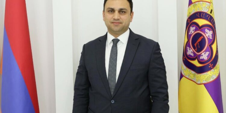 «Թող Էջմիածինն ապրի, վեհանա և հավերժ փայլի իր 2710-ամյա փառքով»․ Մեխակյանի ուղերձը