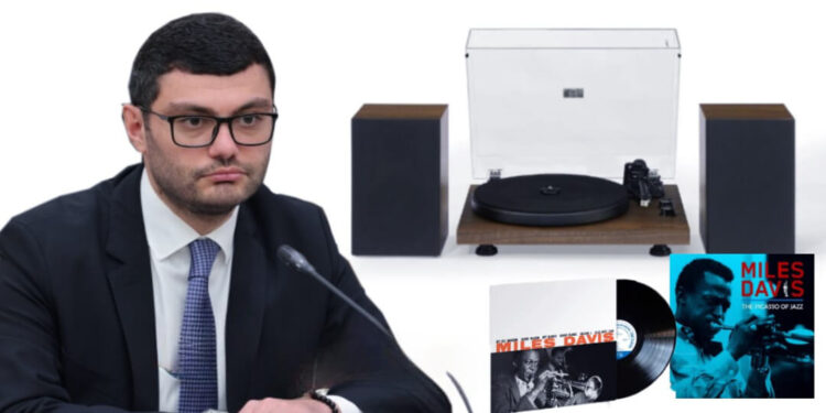 Հպարտ հարկատուների վճարած հարկերի հաշվին ԱԺ-ն գնել է սկավառակ ու նվագարկիչ. «Ժողովուրդ»