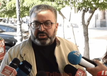 Սե՞նց ես խոնարհվում ծնողի առաջ, գժվել կարելի ա, ծնկես ու տանես անազատությա՞ն. տեսանյութ