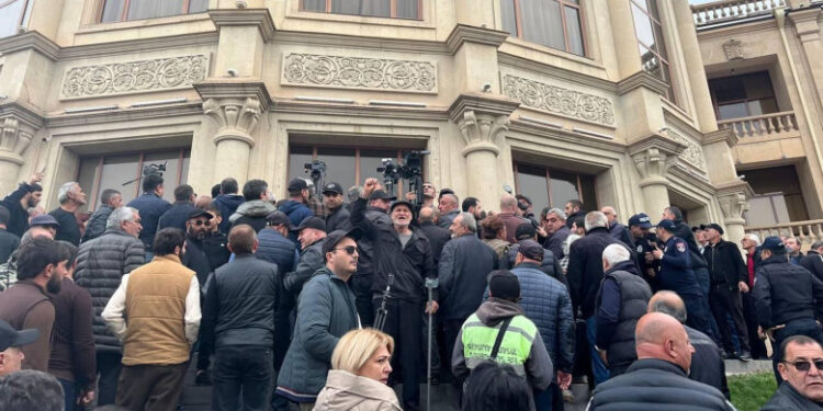 Փորձում է հոգեբանական ճնշում բանեցնել Վաղարշապատի ընտրություններից առաջ. «Փաստ»