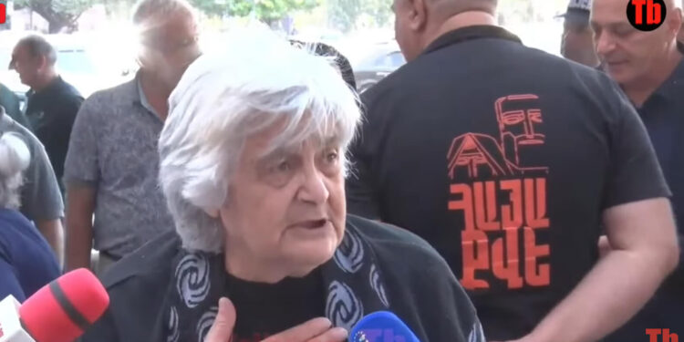 Խնդրում եմ, դուրս եկեք փողոց էս տականքներին վերացնենք. զոհվածի մայր. տեսանյութ