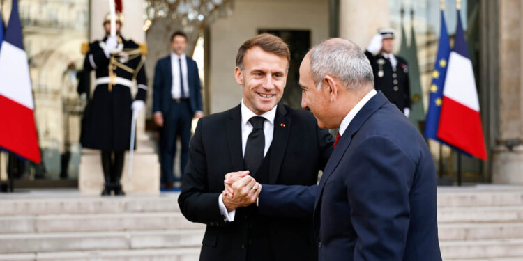 Մակրոնը Փաշինյանի հետ հանդիպմանը շեշտել է Ֆրանսիայի անվերապահ աջակցությունը Հայաստանի տարածքային ինքնիշխանությանն ու խաղաղության ամրապնդմանը