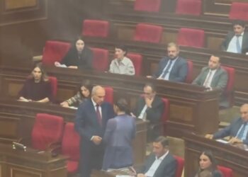 Ինչ է թեժ քննարկում Փաշինյանը՝ Լուսինե Բադալյանի ու Ծովինար Վարդանյանի հետ. տեսանյութ