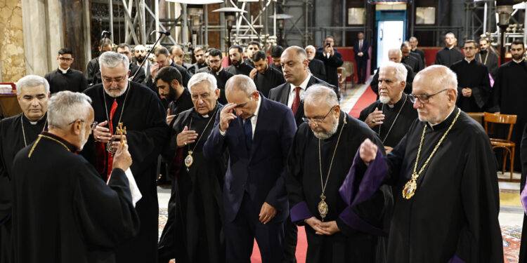 Փաշինյանը Տանն Կիլիկիո Կաթողիկե Հայոց կաթողիկոս-Պատրիարքի և Լևոնյան վարժարանի սաների հետ քննարկել է հայ-ադրբեջանական հարաբերությունները