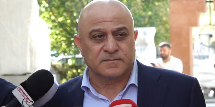 Լարվածության ու վախի մթնոլորտի վերացման համար ի՞նչ կանեք. լրագրողի հարցը` Փարաքարի նոր համայնքապետին. տեսանյութ