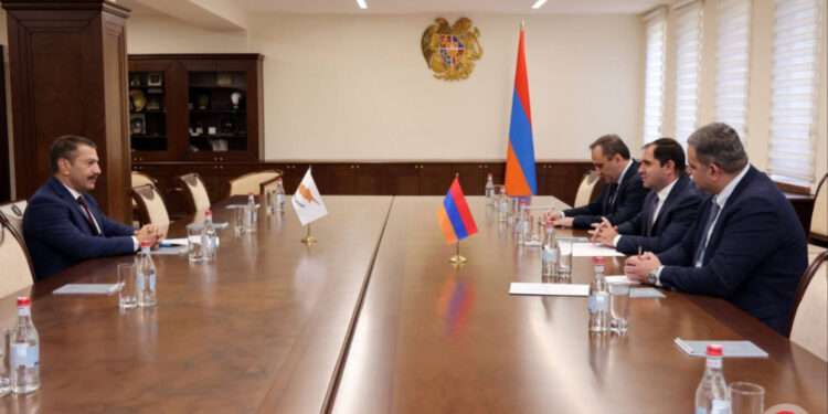 Պապիկյանն ու Կիպրոսի դեսպանն անդրադարձել են տարածաշրջանային ու միջազգային անվտանգությանն առնչվող օրակարգային հարցերի