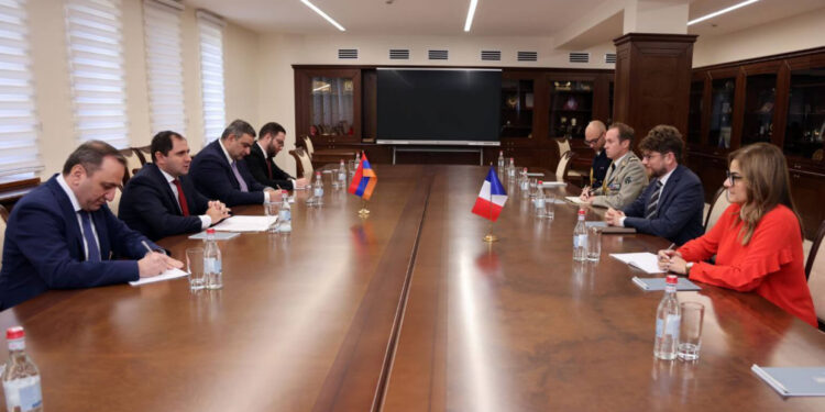 Պապիկյանն ու Ֆրանսիայի դեսպանը քննարկել են տարածաշրջանային ու միջազգային անվտանգությանն առնչվող օրակարգային հարցեր