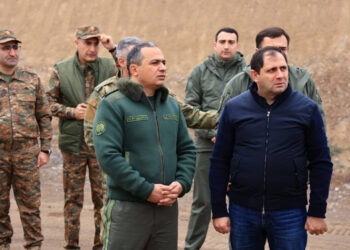 Պաշտպանության նախարարն ու ՔԿ նախագահը հարավարևելյան սահմանագոտում հետևել են ամրաշինական և ինժեներական աշխատանքների ընթացքին