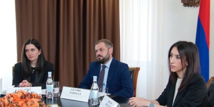 Պապոյանը Starbucks-ի՝ հայաստանյան շուկա մուտք գործելու հնարավորությունները քննարկելու նպատակով ընդունել է ընկերության ներկայացուցիչներին