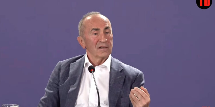 Փամփերսներով գնում են Սպիտակ տուն. Քոչարյանը ծաղրում է. տեսանյութ