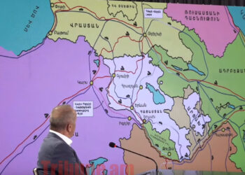 Քոչարյանը քարտեզի վրա ցույց է տալիս, թե Նիկոլը ինչ է ստացել ու ինչ կարող էր ստանալ. տեսանյութ