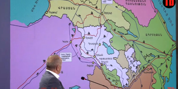 Քոչարյանը քարտեզի վրա ցույց է տալիս, թե Նիկոլը ինչ է ստացել ու ինչ կարող էր ստանալ. տեսանյութ